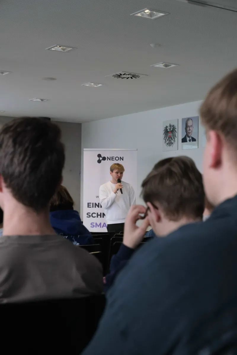 Vortrag von Neon an der HTBLA Grieskirchen